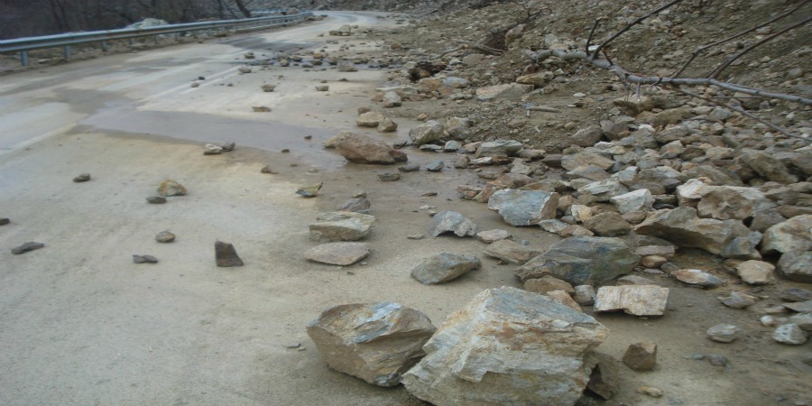 ΟΔΗΓΟΙ ΠΡΟΣΟΧΗ: Κατολισθήσεις όγκων χώματος και πετρών σε Λεμεσό και Λευκωσία